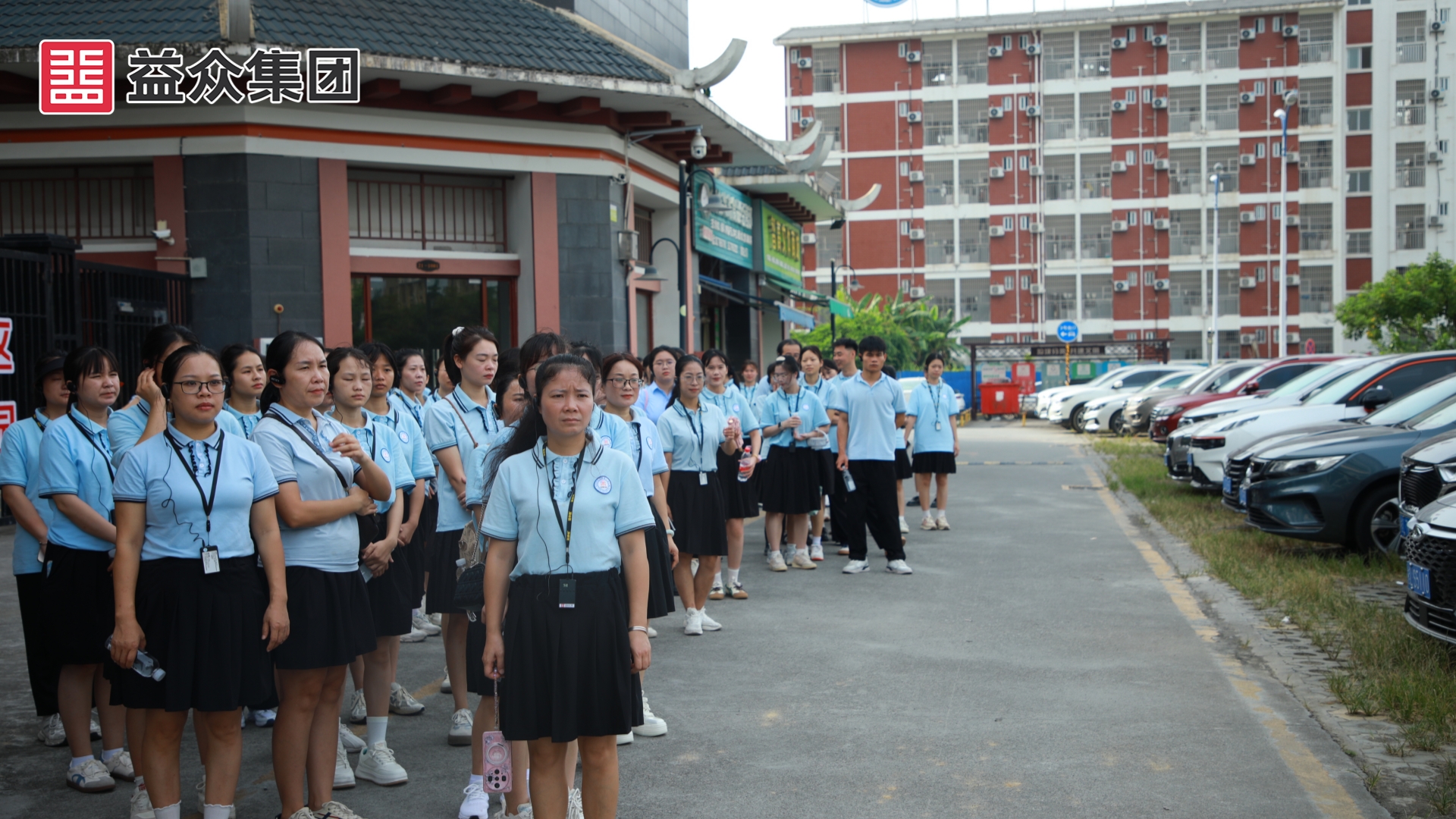 參觀益眾·尚城小區(qū)、右江區(qū)老鄉(xiāng)家園—迎龍易地扶貧搬遷安置小鎮(zhèn) (1)